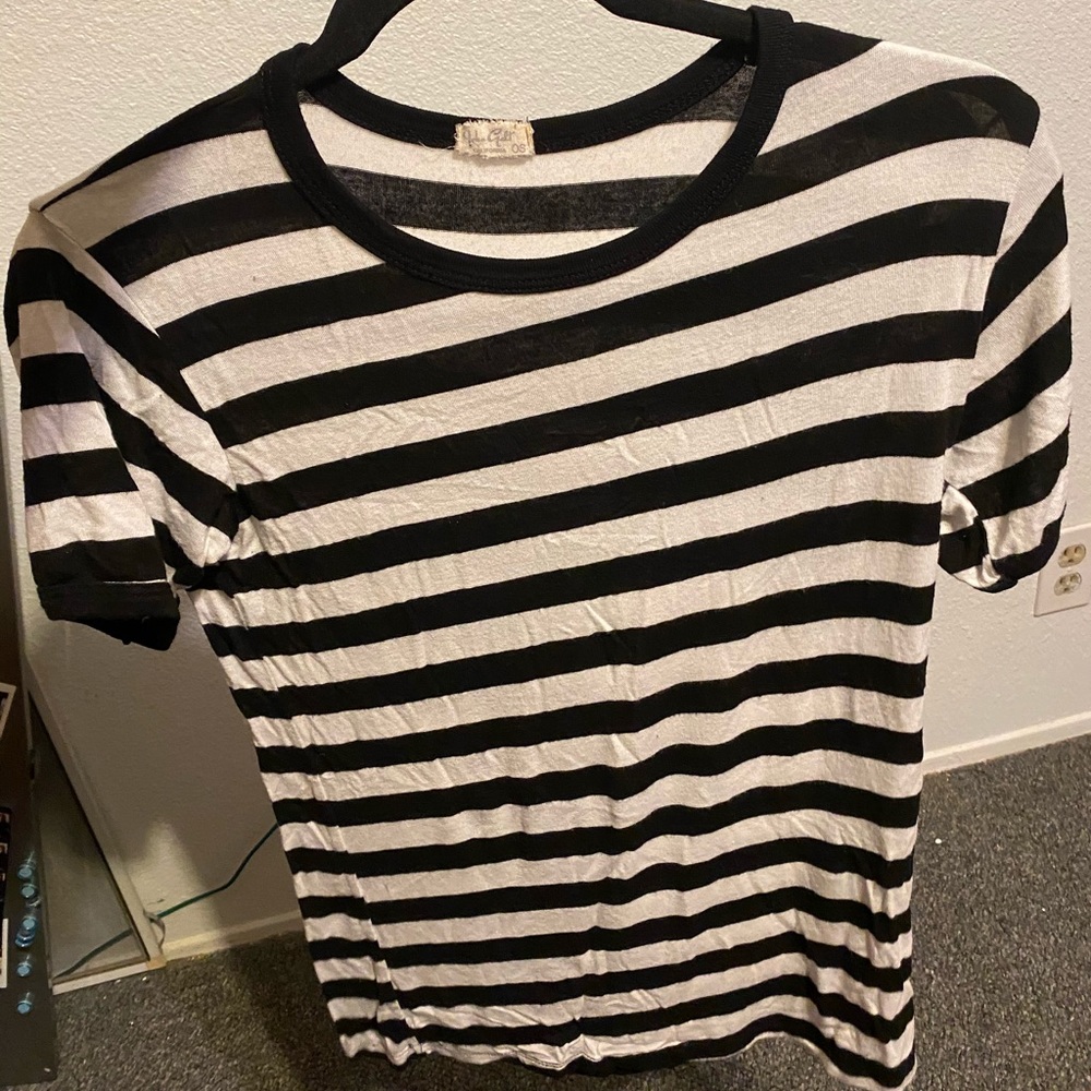 ✨black and white striped brandy tee 🦓
